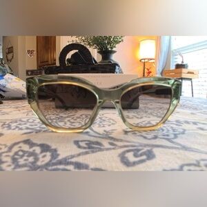 White Lotus sunglasses - Thailand